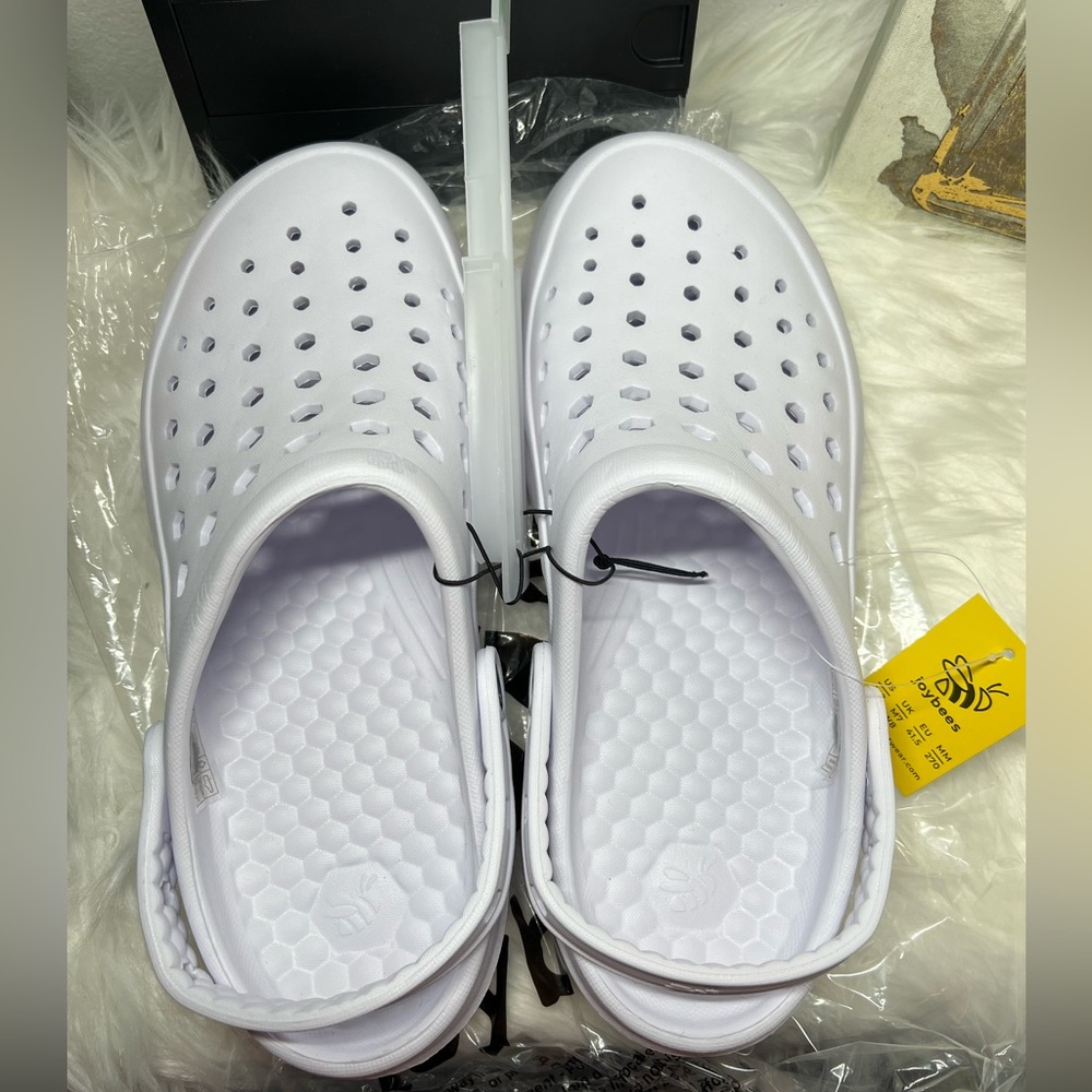 Brand nwt white clogs unisex men size 8 and women size 10